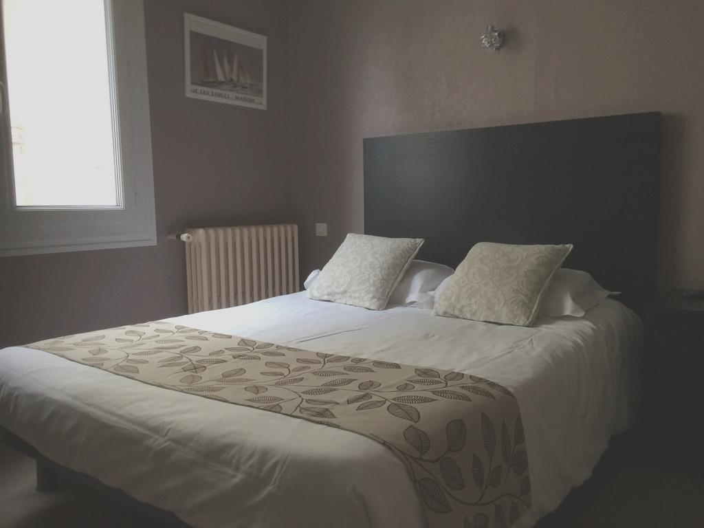 Hotel Les Voyageurs Les Sables-dʼOlonne Δωμάτιο φωτογραφία